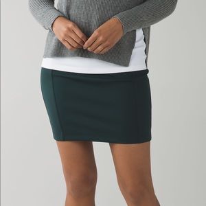 Lululemon &go cityfarer skirt - size 4 - dark fuel